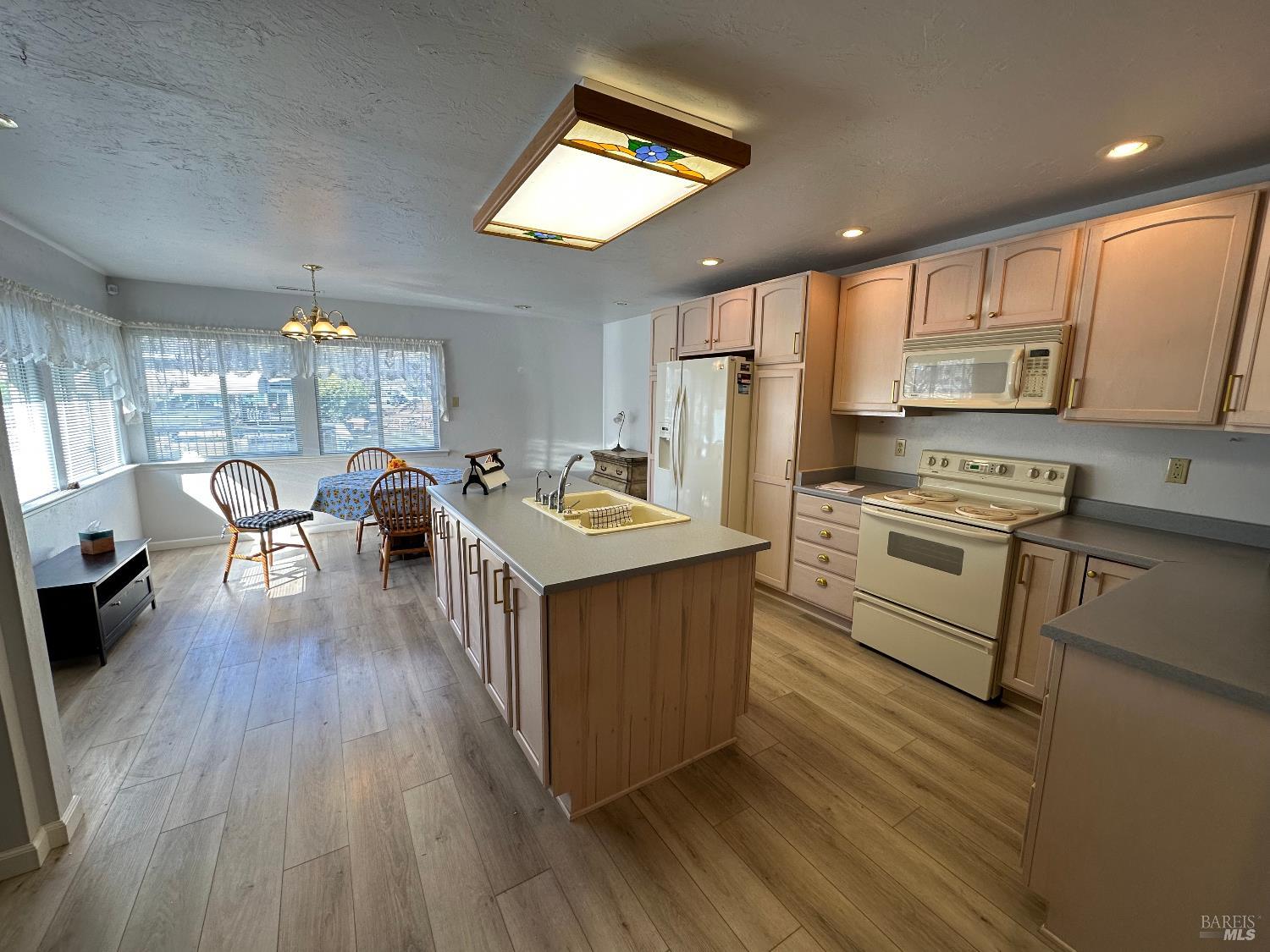 12945 Lakeland Street Clearlake Oaks CA 95423