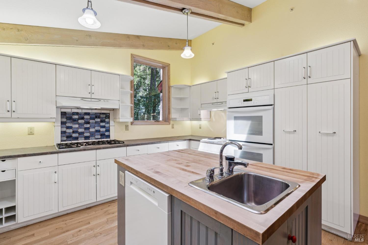 1840 Redwood Drive Healdsburg CA 95448
