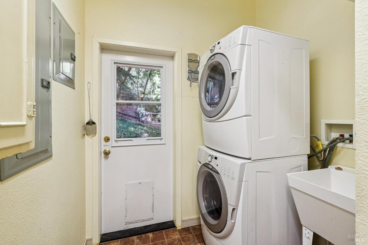 1840 Redwood Drive Healdsburg CA 95448