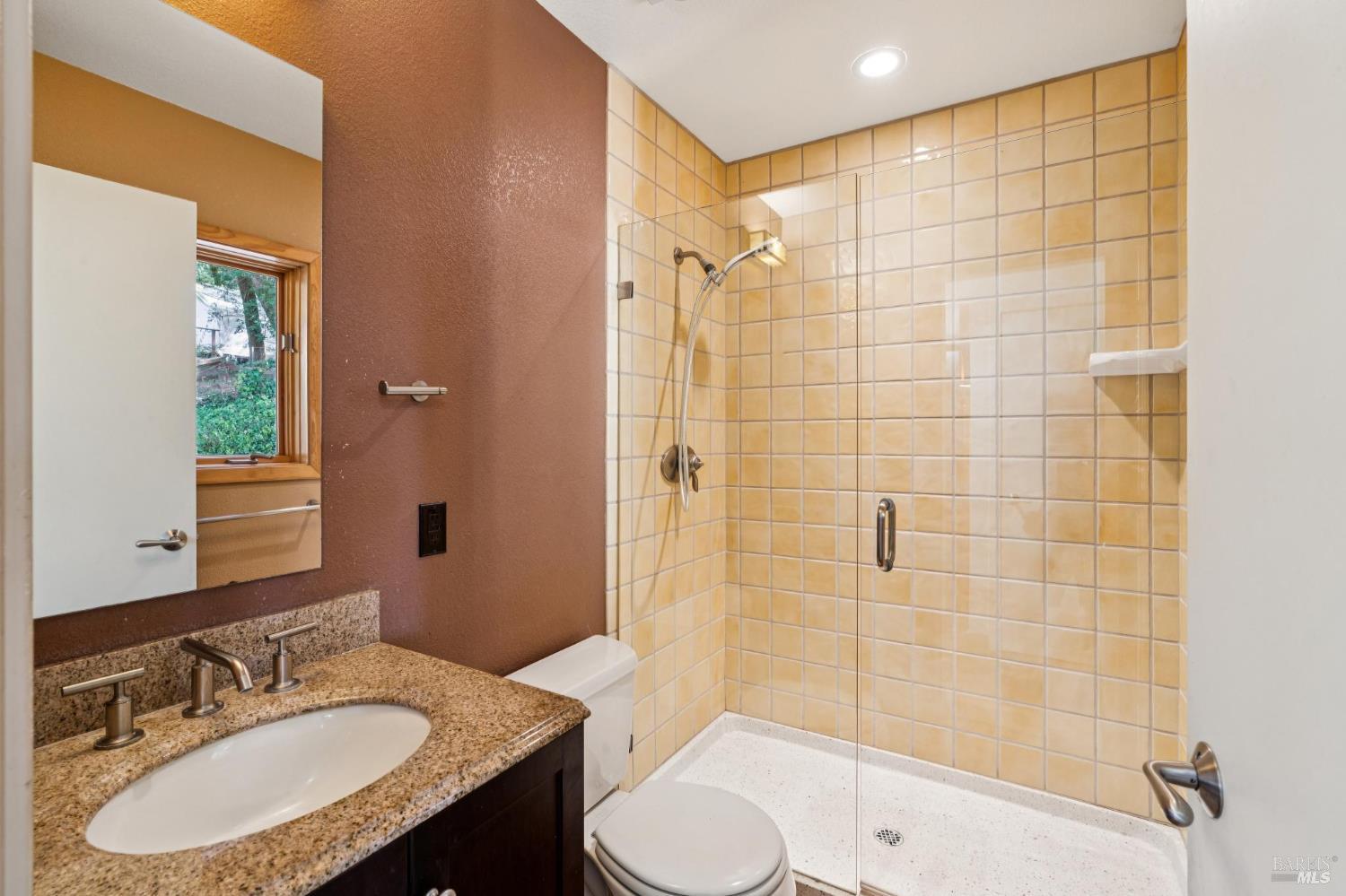 1840 Redwood Drive Healdsburg CA 95448