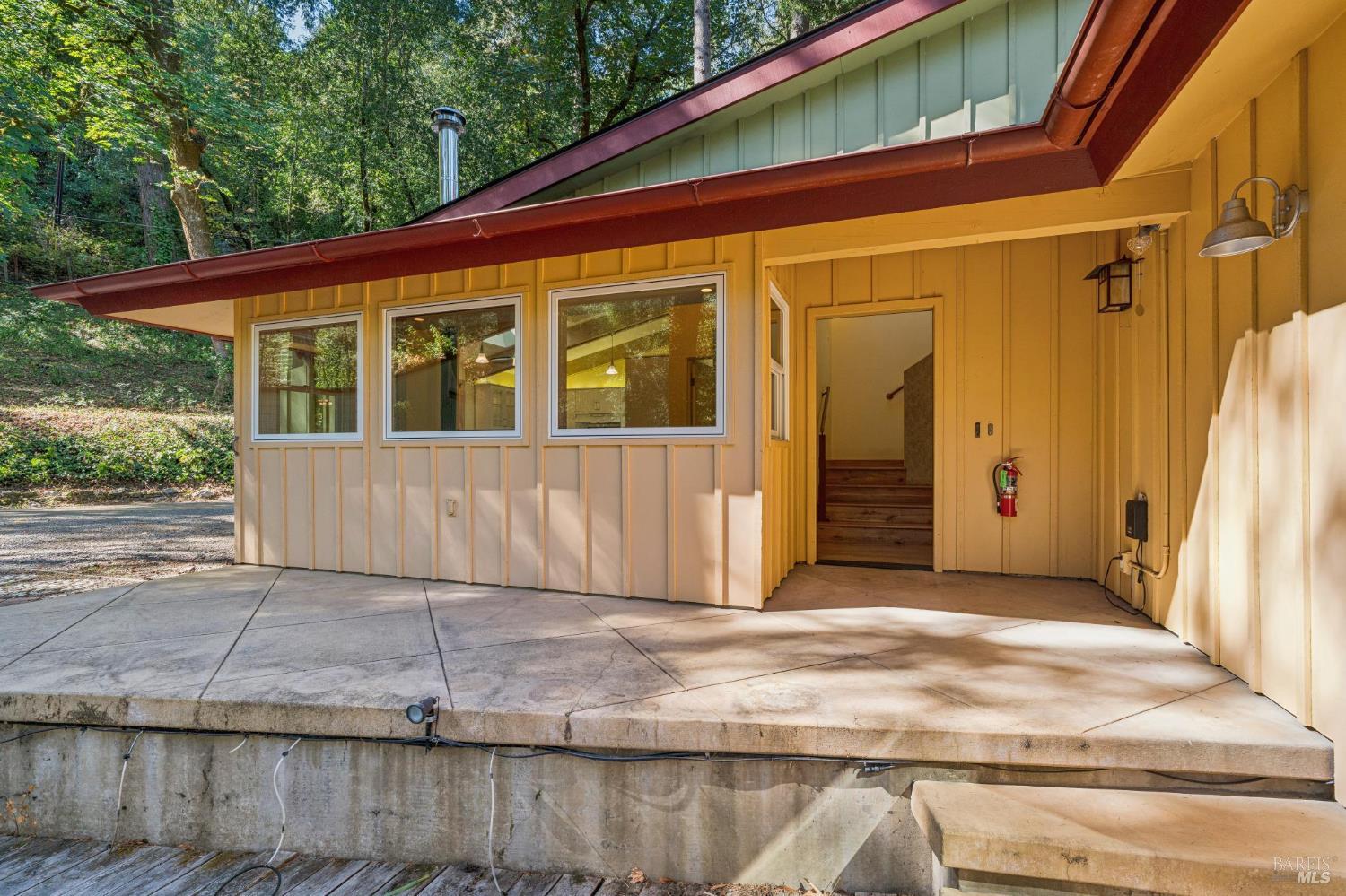1840 Redwood Drive Healdsburg CA 95448