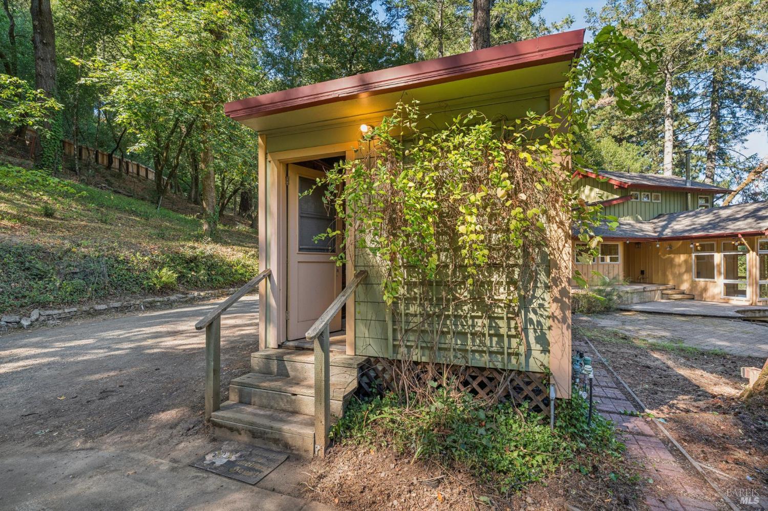 1840 Redwood Drive Healdsburg CA 95448