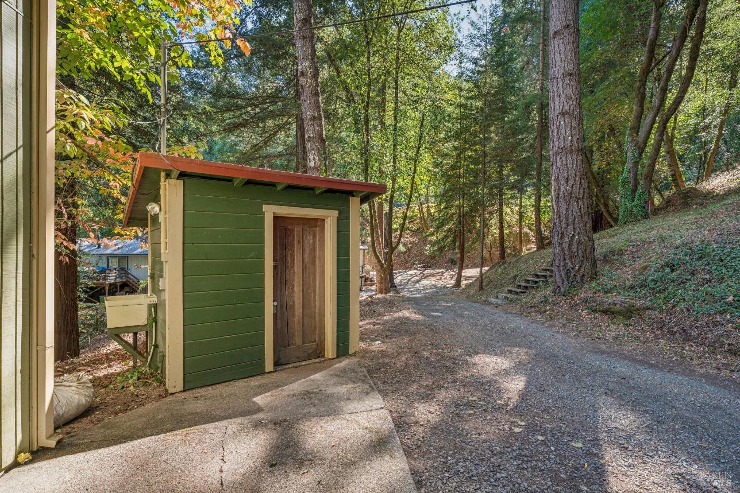 1840 Redwood Drive Healdsburg CA 95448