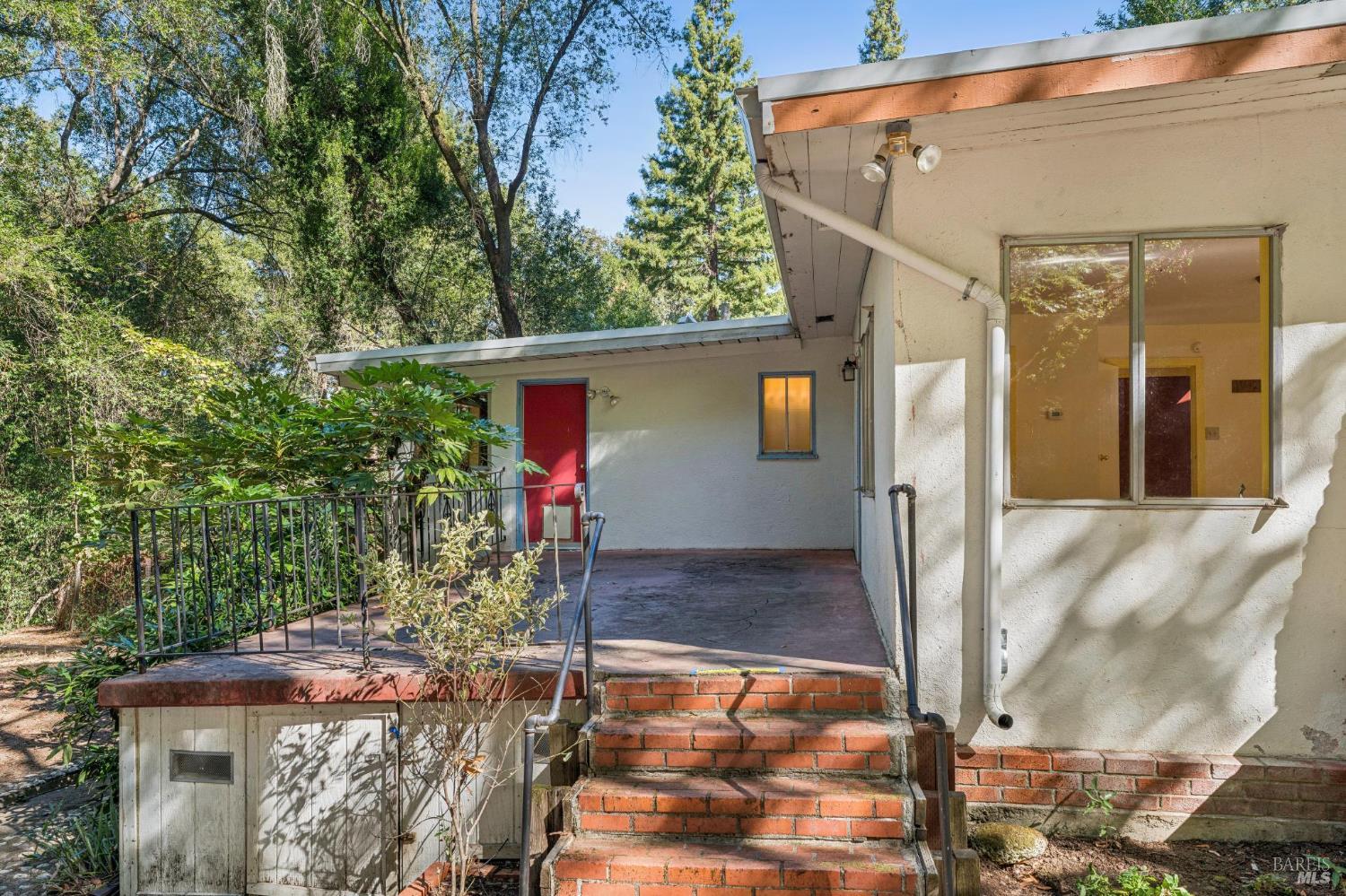 1840 Redwood Drive Healdsburg CA 95448