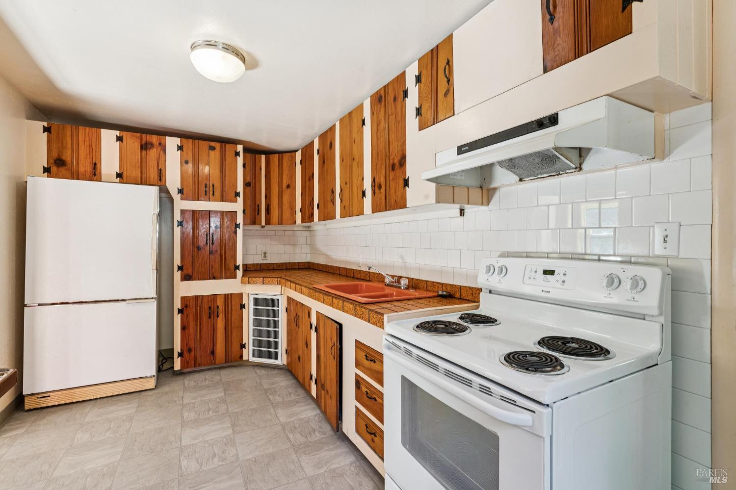 1840 Redwood Drive Healdsburg CA 95448
