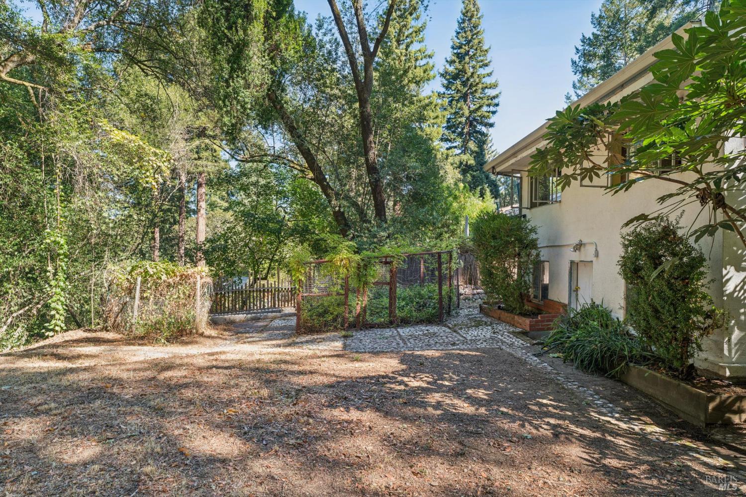 1840 Redwood Drive Healdsburg CA 95448