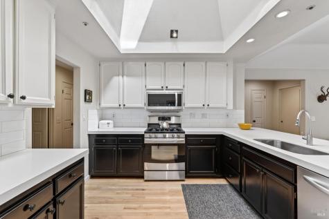 412 Fairway Court Healdsburg CA 95448