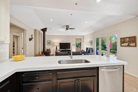 412 Fairway Court Healdsburg CA 95448