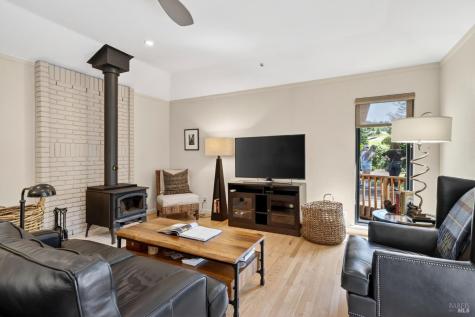 412 Fairway Court Healdsburg CA 95448