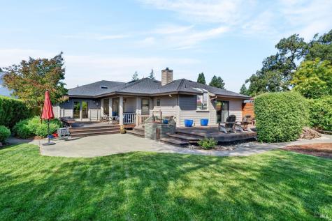 412 Fairway Court Healdsburg CA 95448