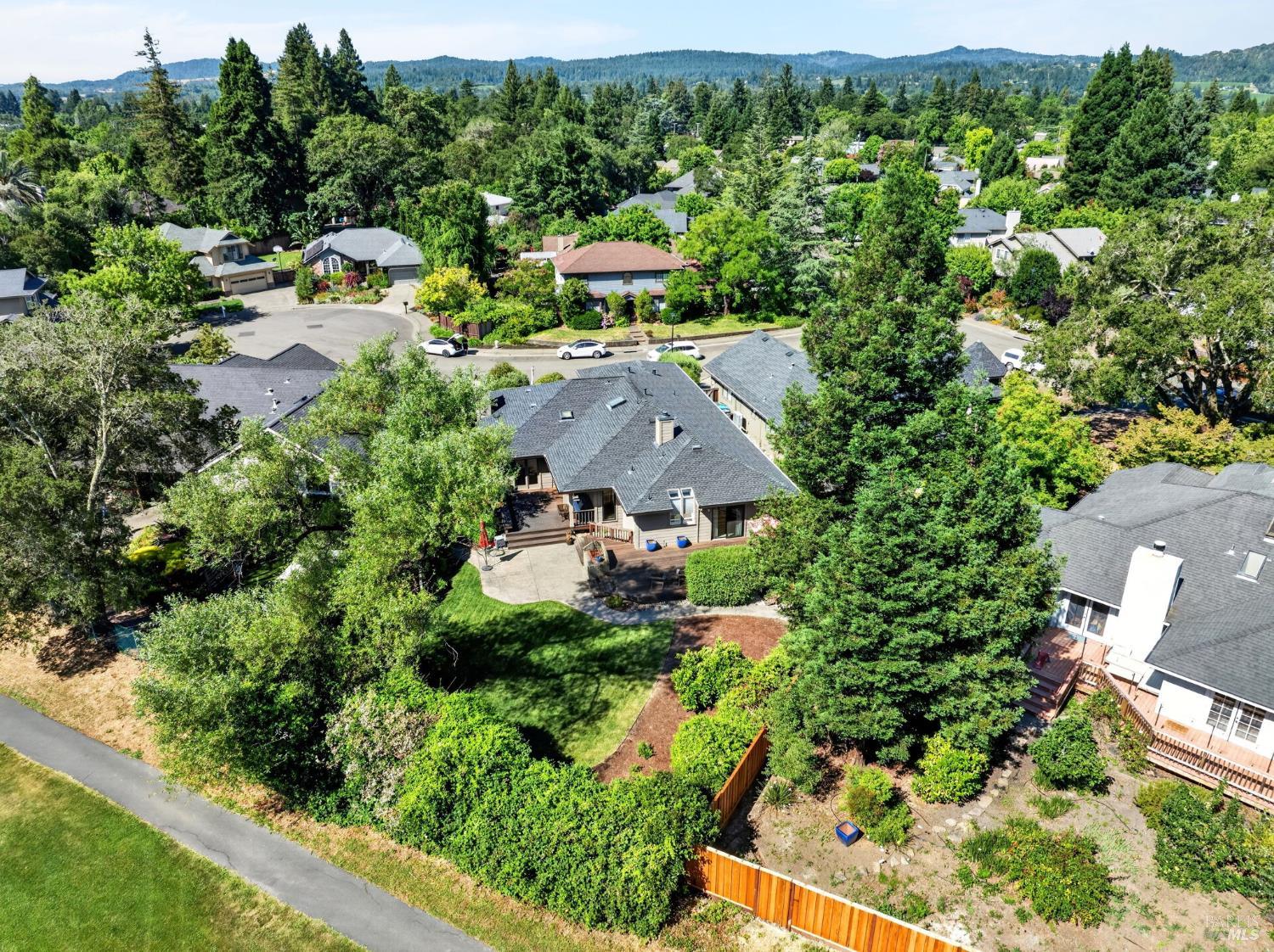 412 Fairway Court Healdsburg CA 95448