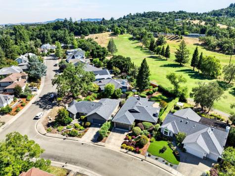 412 Fairway Court Healdsburg CA 95448