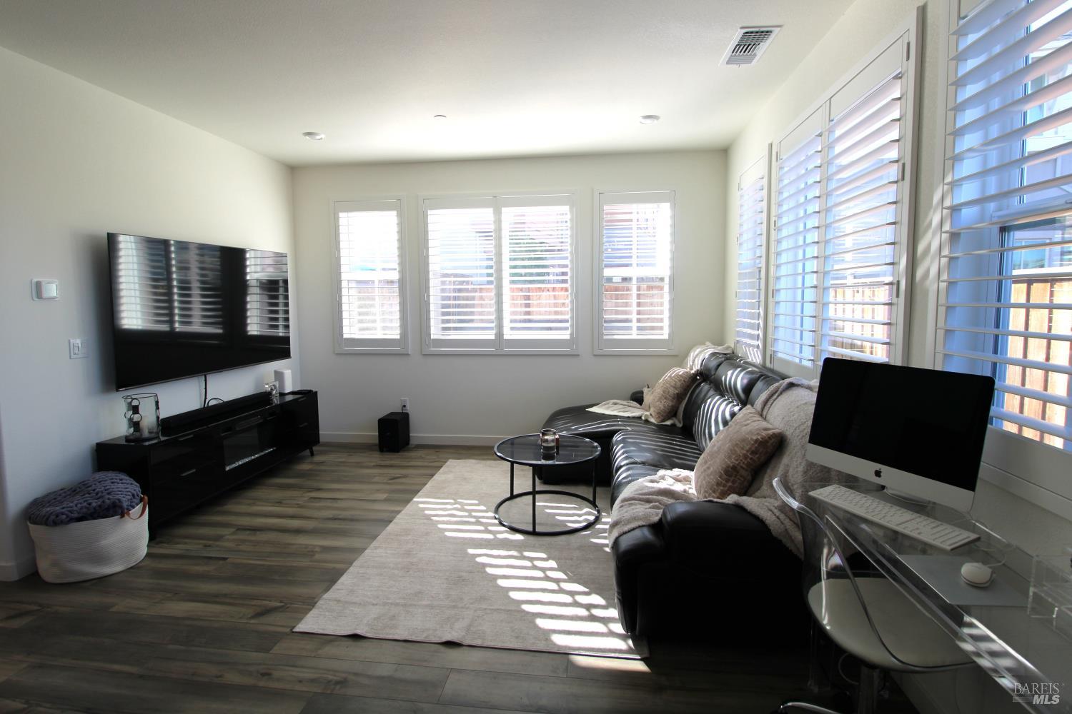 309 Caulfield Lane Petaluma CA 94952