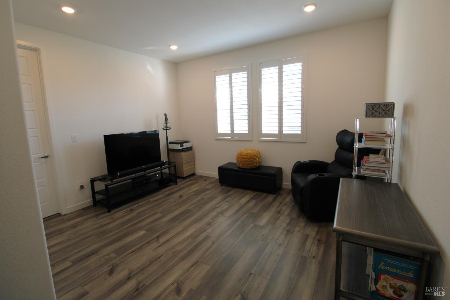309 Caulfield Lane Petaluma CA 94952