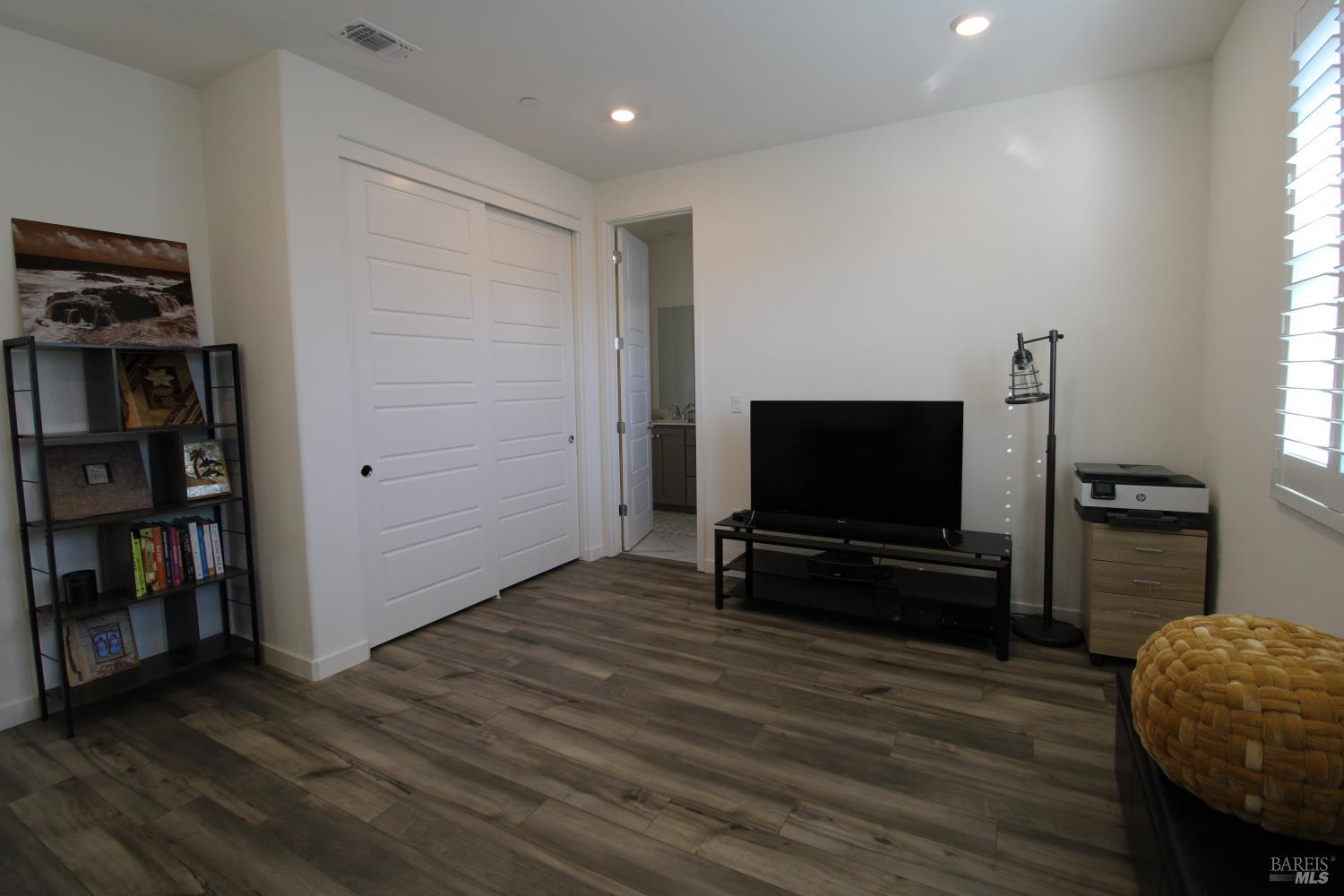 309 Caulfield Lane Petaluma CA 94952