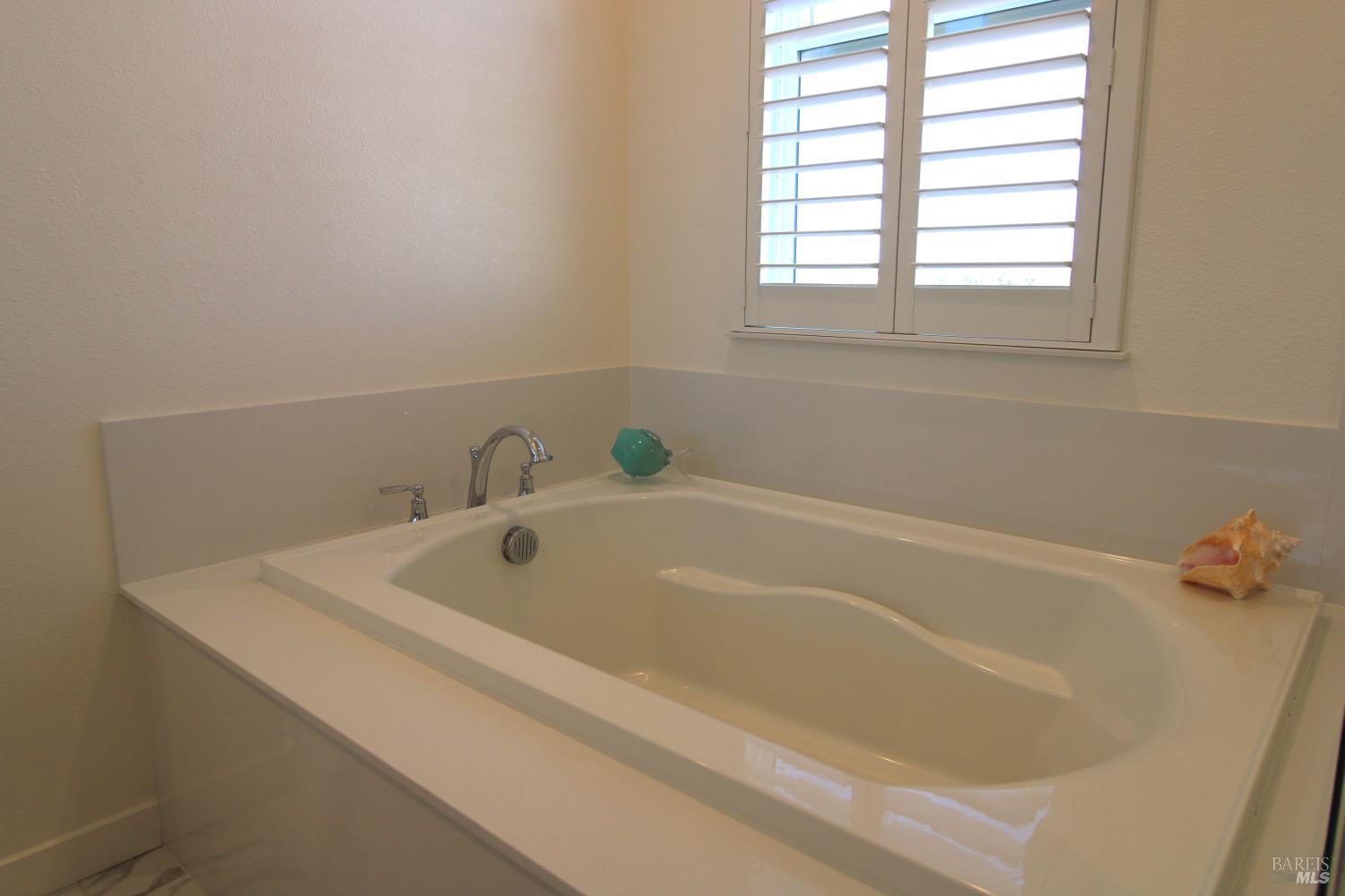 309 Caulfield Lane Petaluma CA 94952