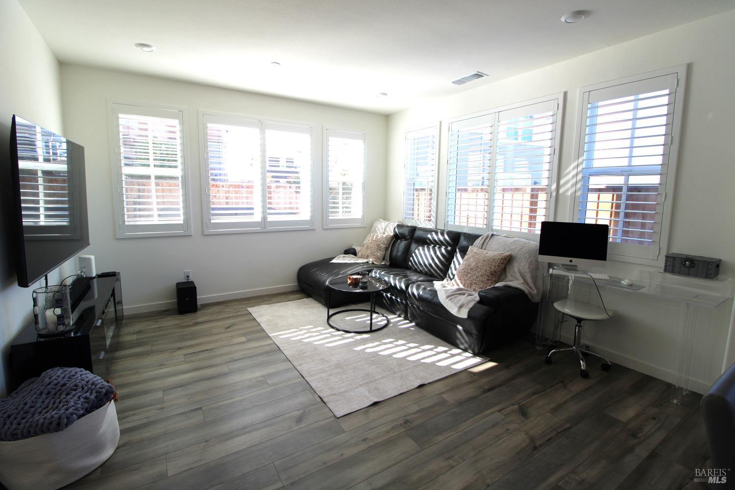 309 Caulfield Lane Petaluma CA 94952