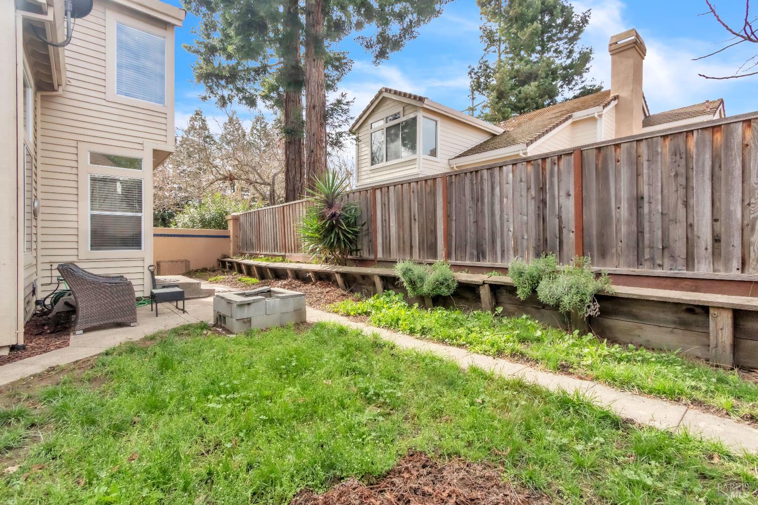 16 Arrowhead Court Petaluma CA 94954
