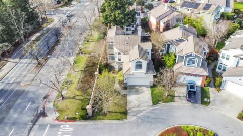 16 Arrowhead Court Petaluma CA 94954