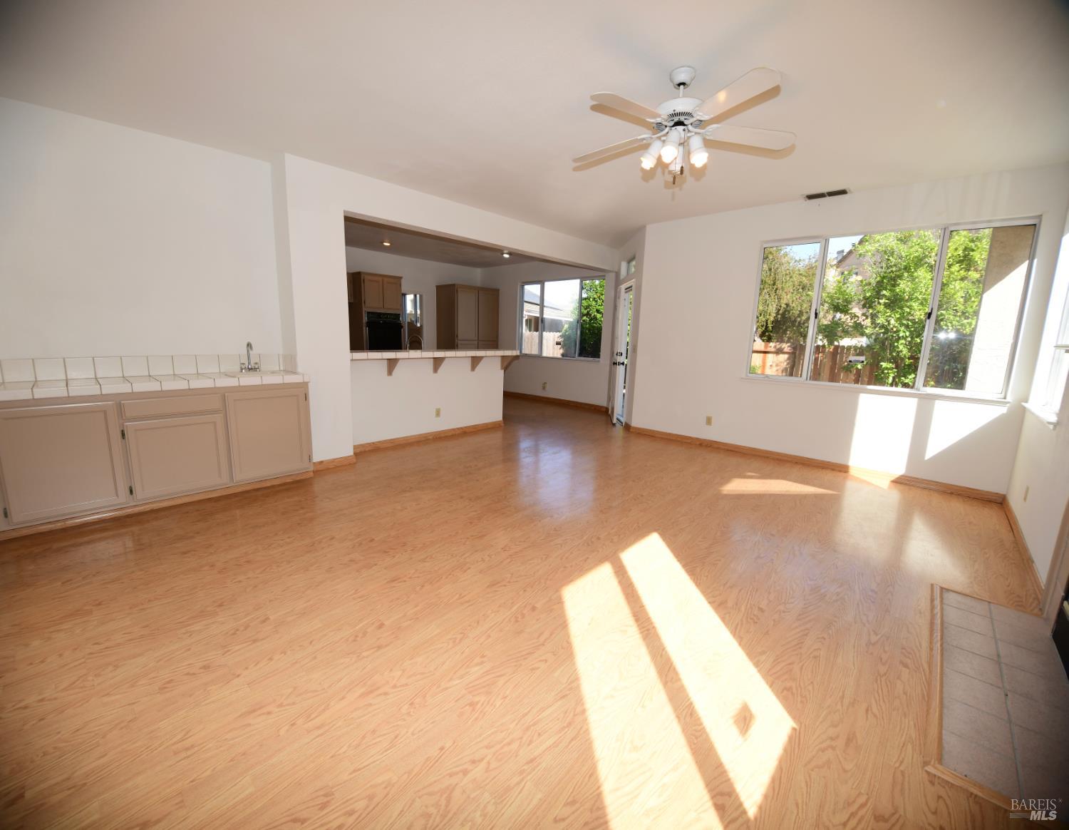 305 Mayfield Circle Suisun City CA 94585