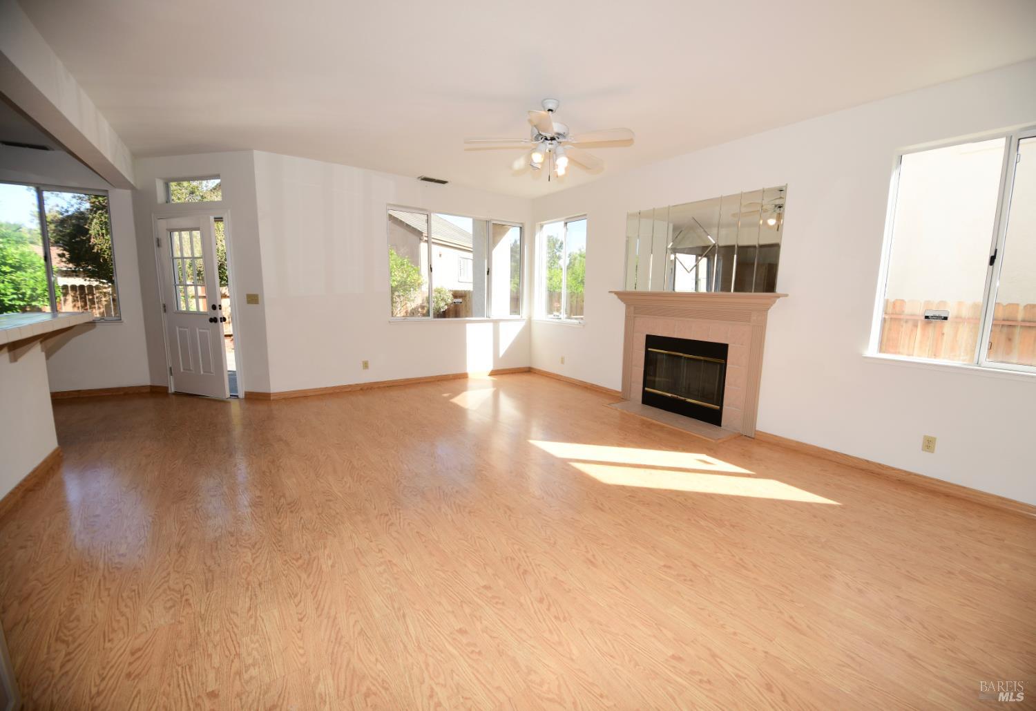 305 Mayfield Circle Suisun City CA 94585