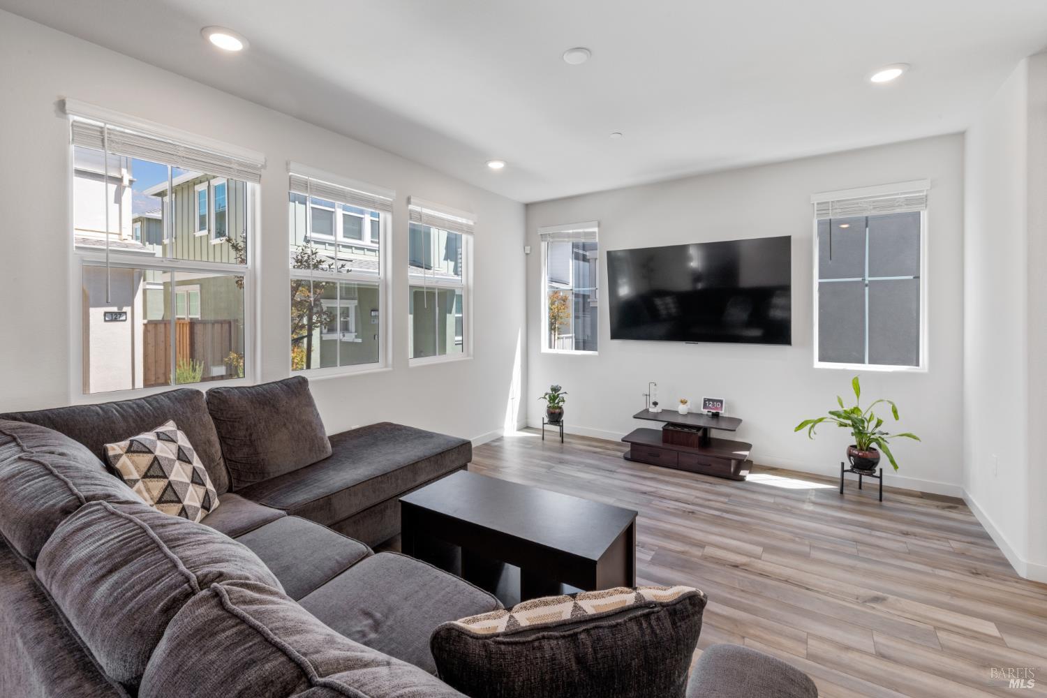 128 Clownfish Street Suisun City CA 94585