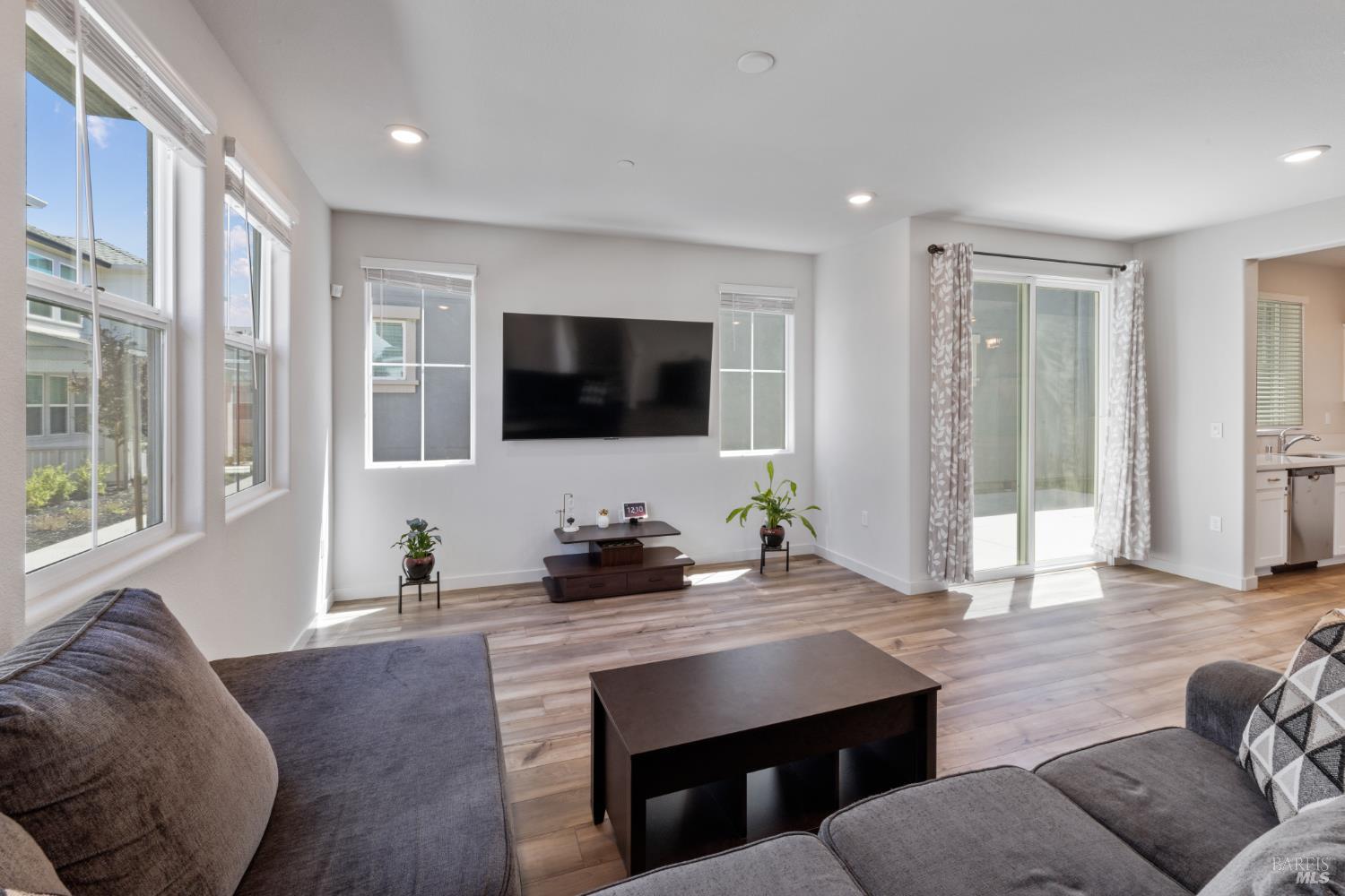 128 Clownfish Street Suisun City CA 94585