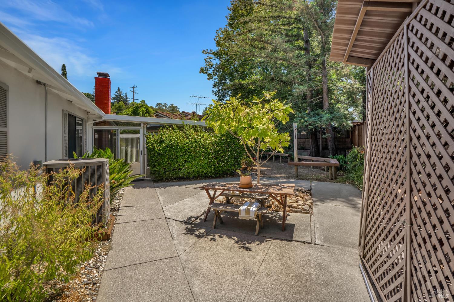 385 Lakeview Drive Napa CA 94559