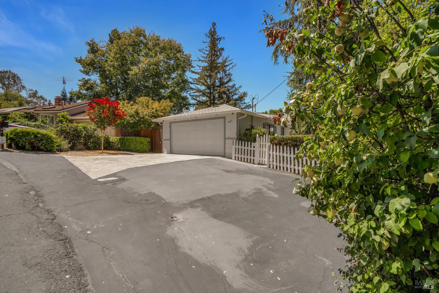 385 Lakeview Drive Napa CA 94559