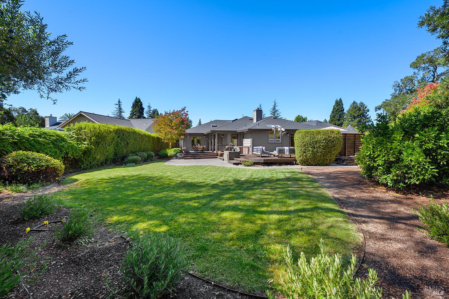 412 Fairway Court Healdsburg CA 95448
