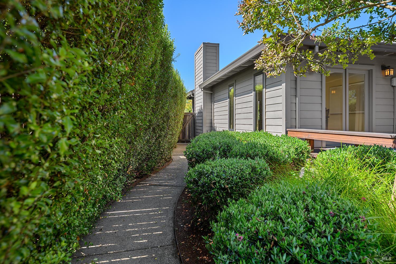 412 Fairway Court Healdsburg CA 95448