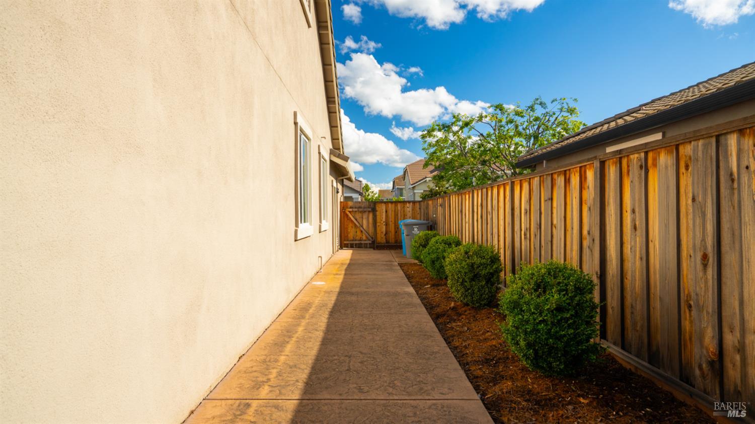 312 Rock Creek Circle Vacaville CA 95688