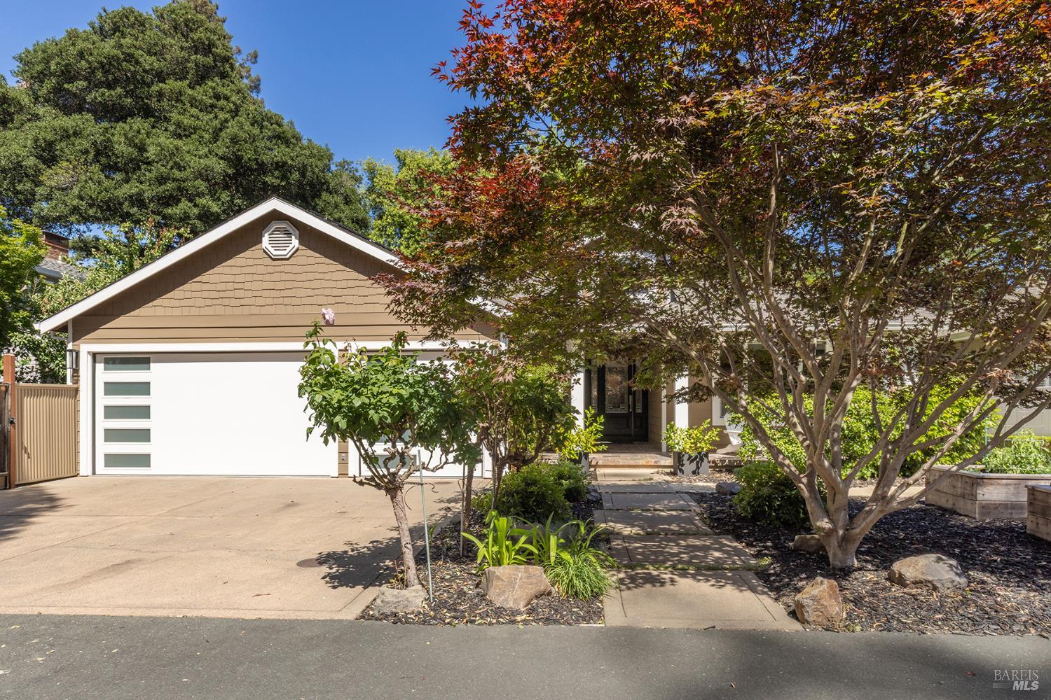2375 Lone Oak Avenue Napa CA 94558