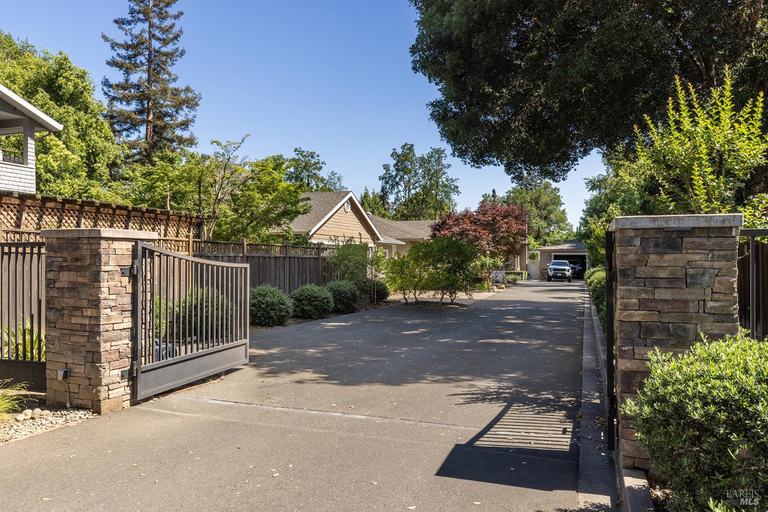 2375 Lone Oak Avenue Napa CA 94558