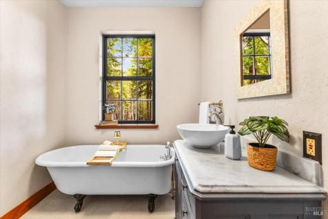 12076 Cloud Ridge Road Healdsburg CA 95448