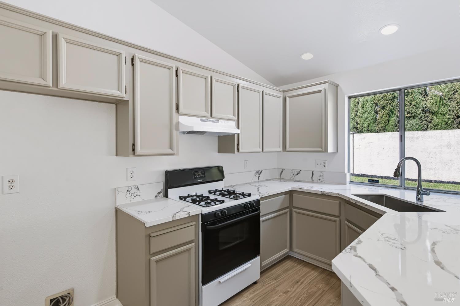 305 Victoria Drive Dixon CA 95620