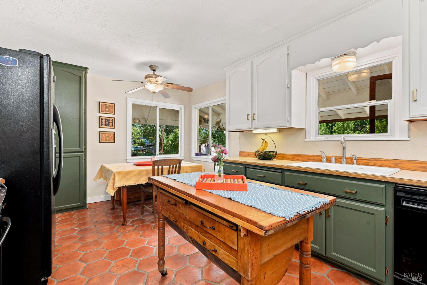 2735 Howard Avenue Lakeport CA 95453