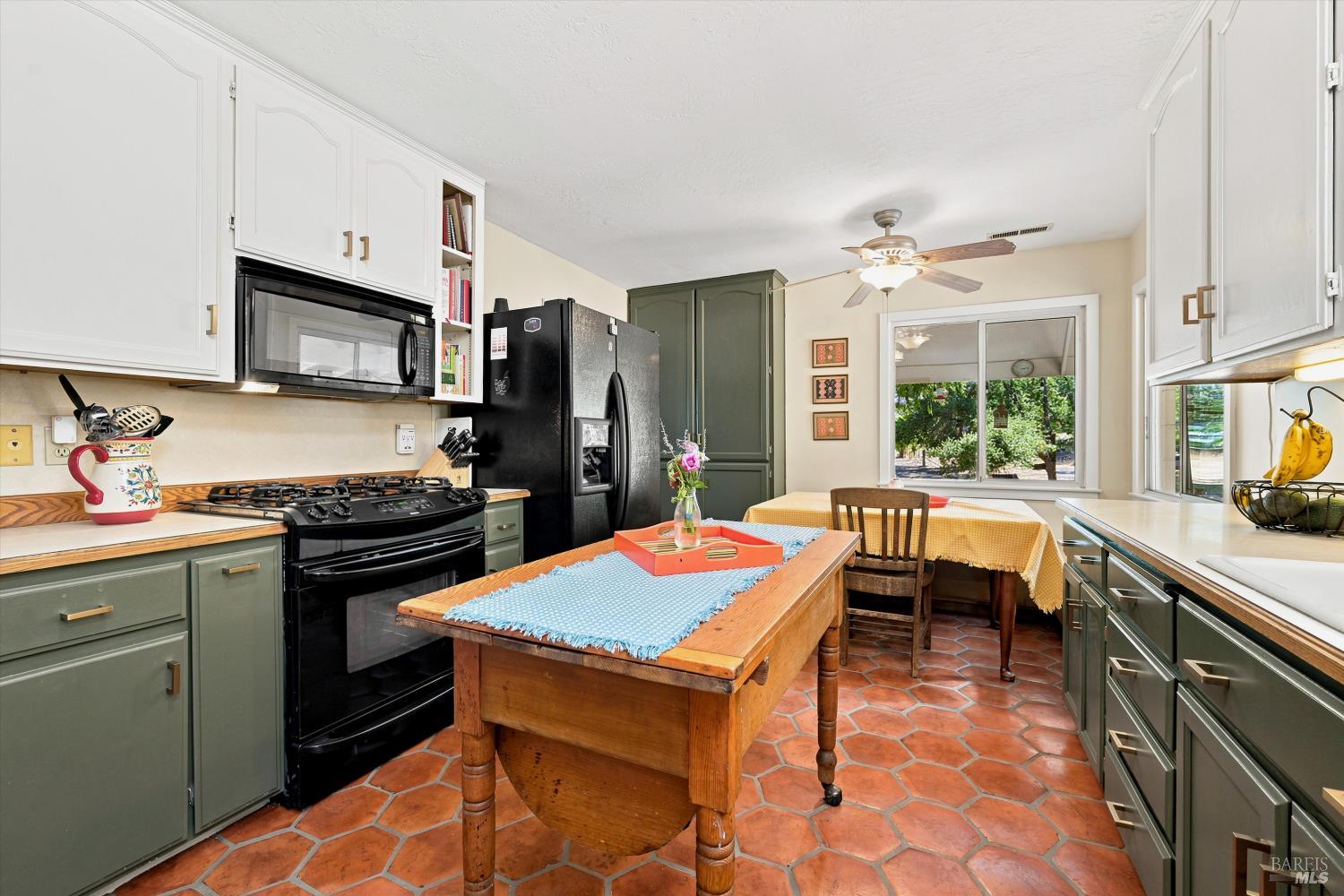 2735 Howard Avenue Lakeport CA 95453
