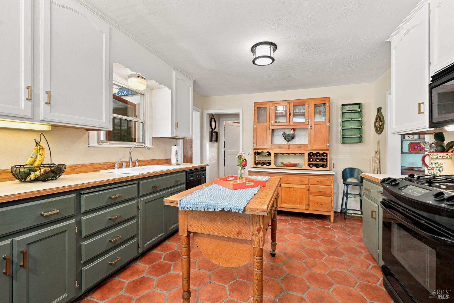 2735 Howard Avenue Lakeport CA 95453
