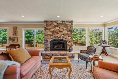 425 Oak Point Place Santa Rosa CA 95409