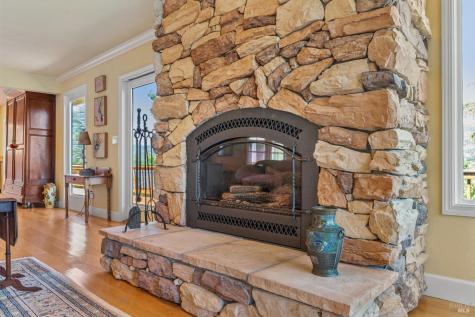 425 Oak Point Place Santa Rosa CA 95409