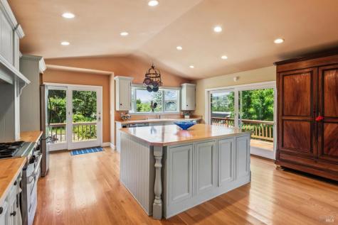 425 Oak Point Place Santa Rosa CA 95409