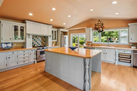 425 Oak Point Place Santa Rosa CA 95409