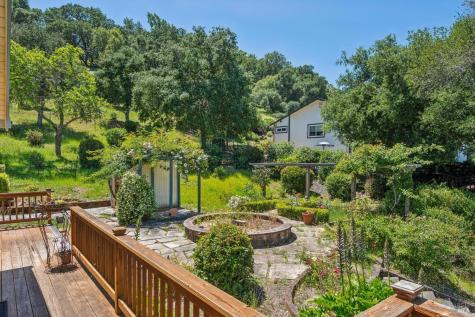 425 Oak Point Place Santa Rosa CA 95409