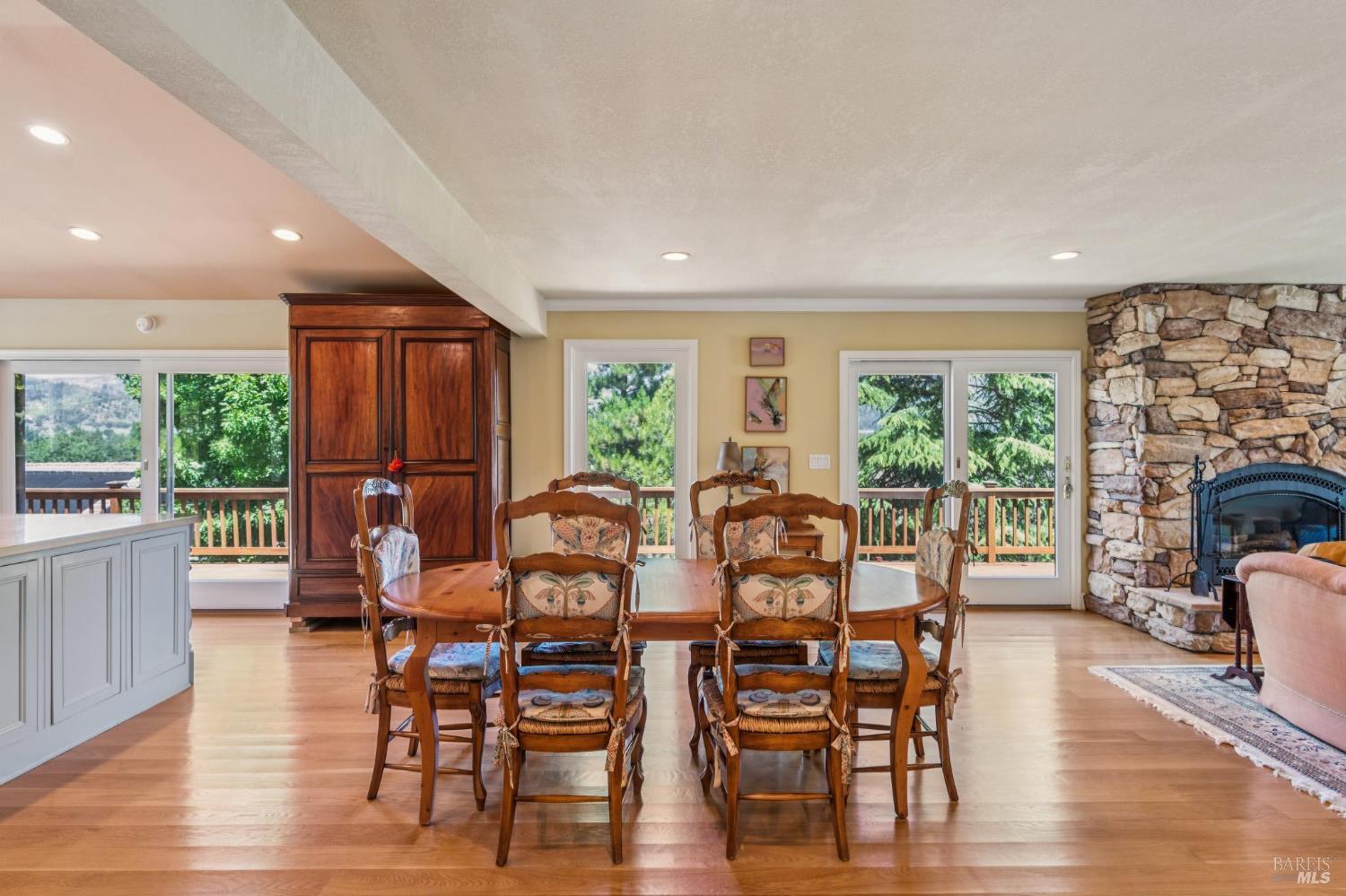 425 Oak Point Place Santa Rosa CA 95409