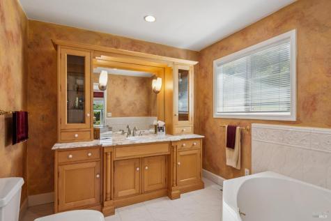 425 Oak Point Place Santa Rosa CA 95409