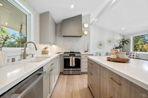 17285 Hillcrest Avenue Sonoma CA 95476