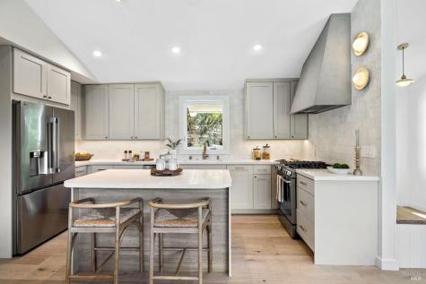 17285 Hillcrest Avenue Sonoma CA 95476