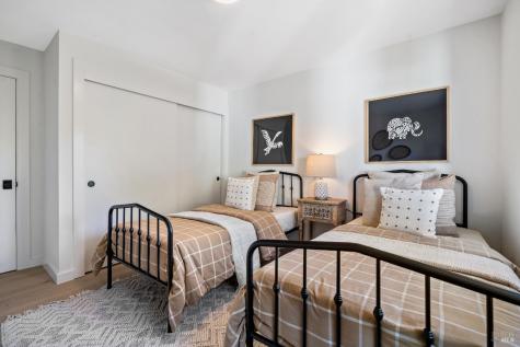 17285 Hillcrest Avenue Sonoma CA 95476