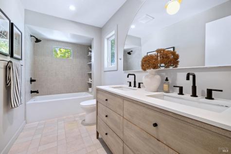 17285 Hillcrest Avenue Sonoma CA 95476